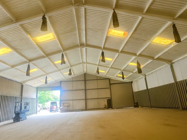 Anti-condensation on metal roofs insulated with Purios spray foam