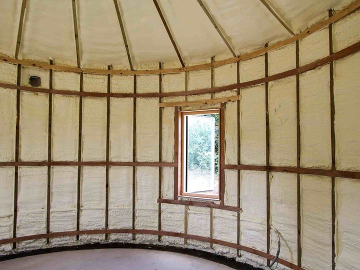 Grain silos and feed stores insulated with Purios spray foam