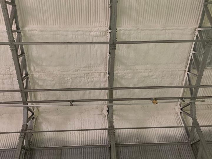 Hangars and large-span roofs insulated with Purios spray foam