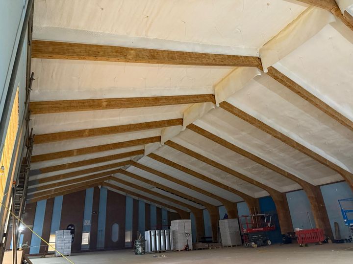 Swimming pool halls insulated with Purios spray foam